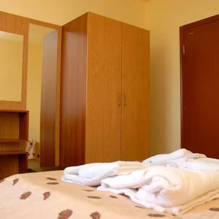 Springs Отель Баня